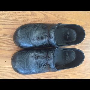 Black Dansko Clogs Size 39 (9)